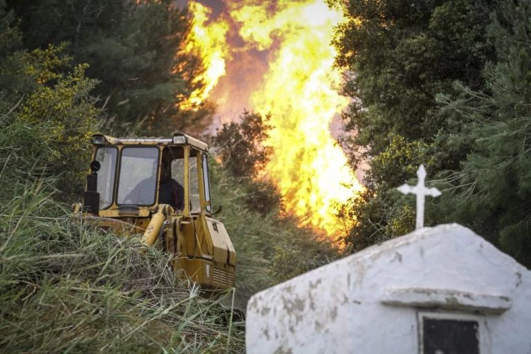 Φωτιά στην Ηλεία: Οι νέες εικόνες που κόβουν την ανάσα – Οι πρώτες ενδείξεις για τα αίτια της πυρκαγιάς (εικόνες, βίντεο)